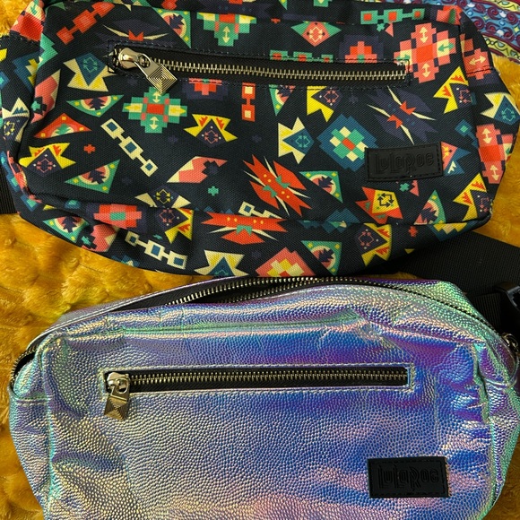 ✂️ LulaRoe Geometric/shinny holographic fanny packs - Picture 2 of 7